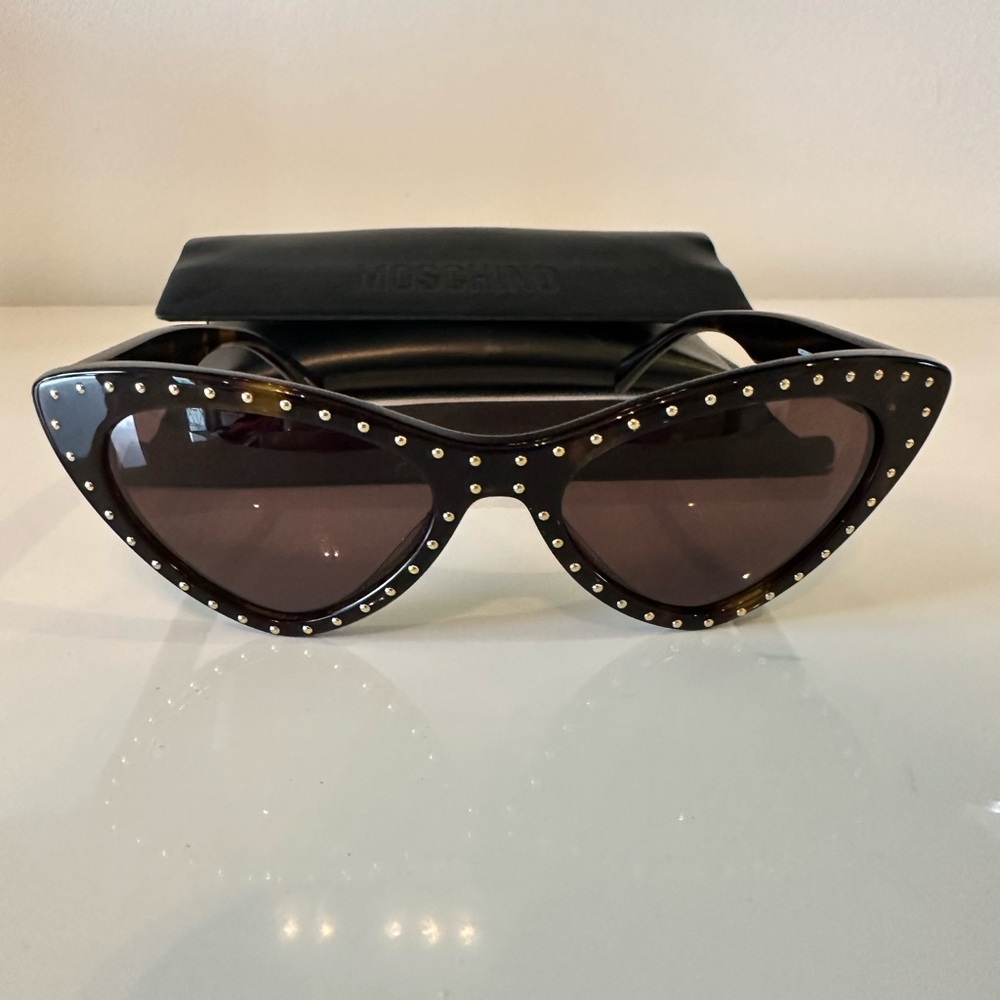 Great condition cat eye Moschino sunglasses